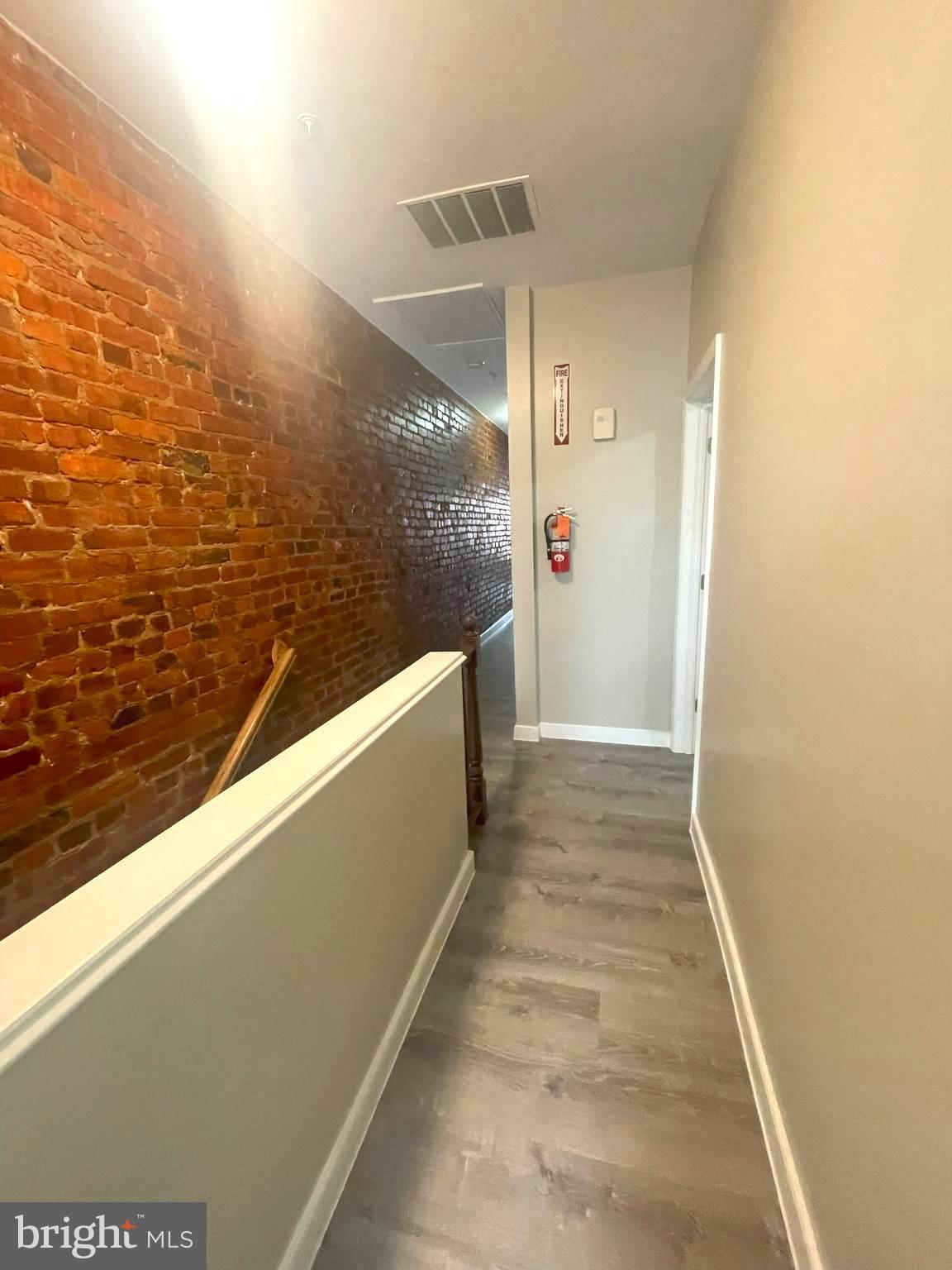 302 V STREET NE