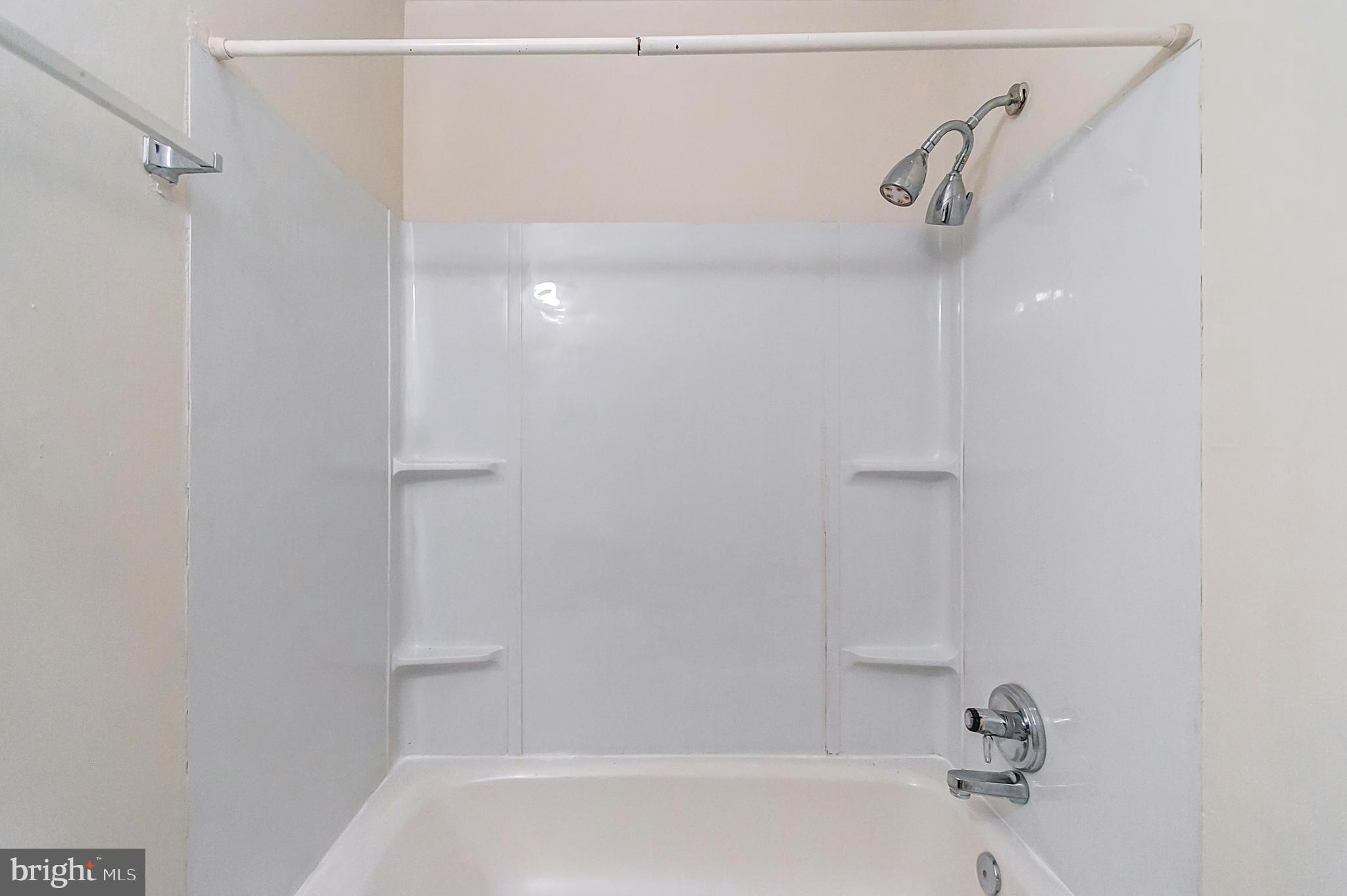 ROBINS GLENN - Residential