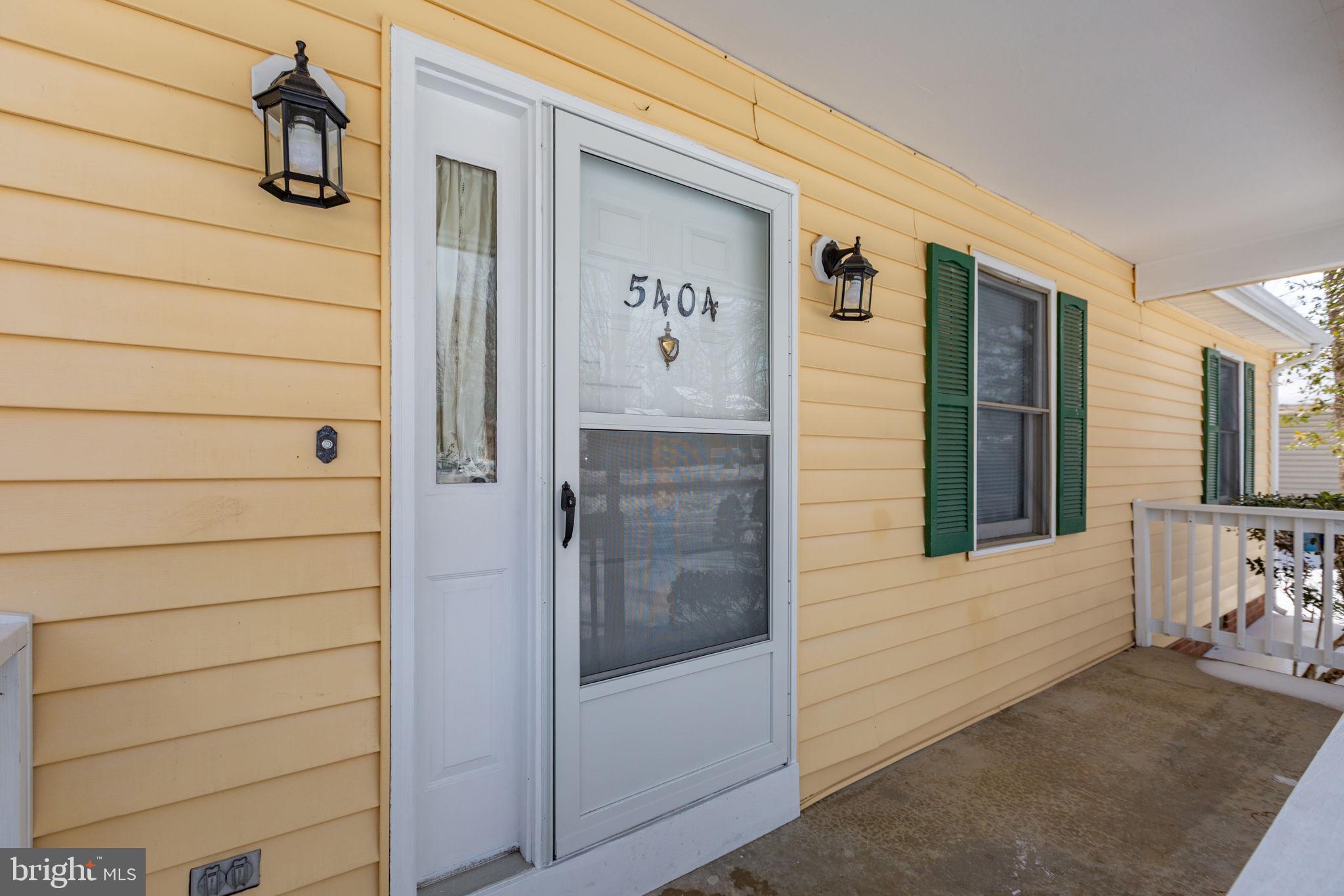 5404 LEAVELLS CROSSING DRIVE