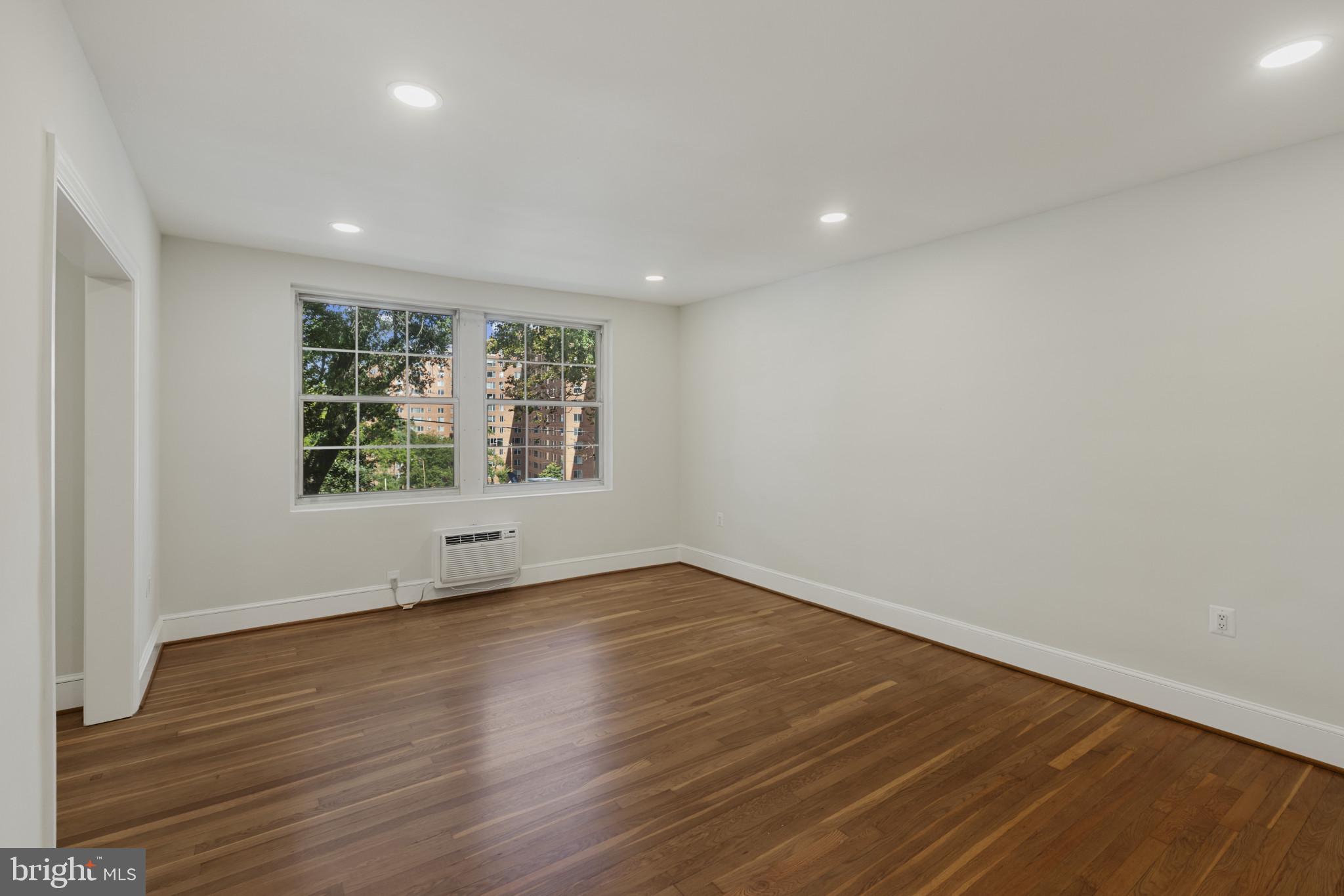 3051 IDAHO AVENUE NW 204
