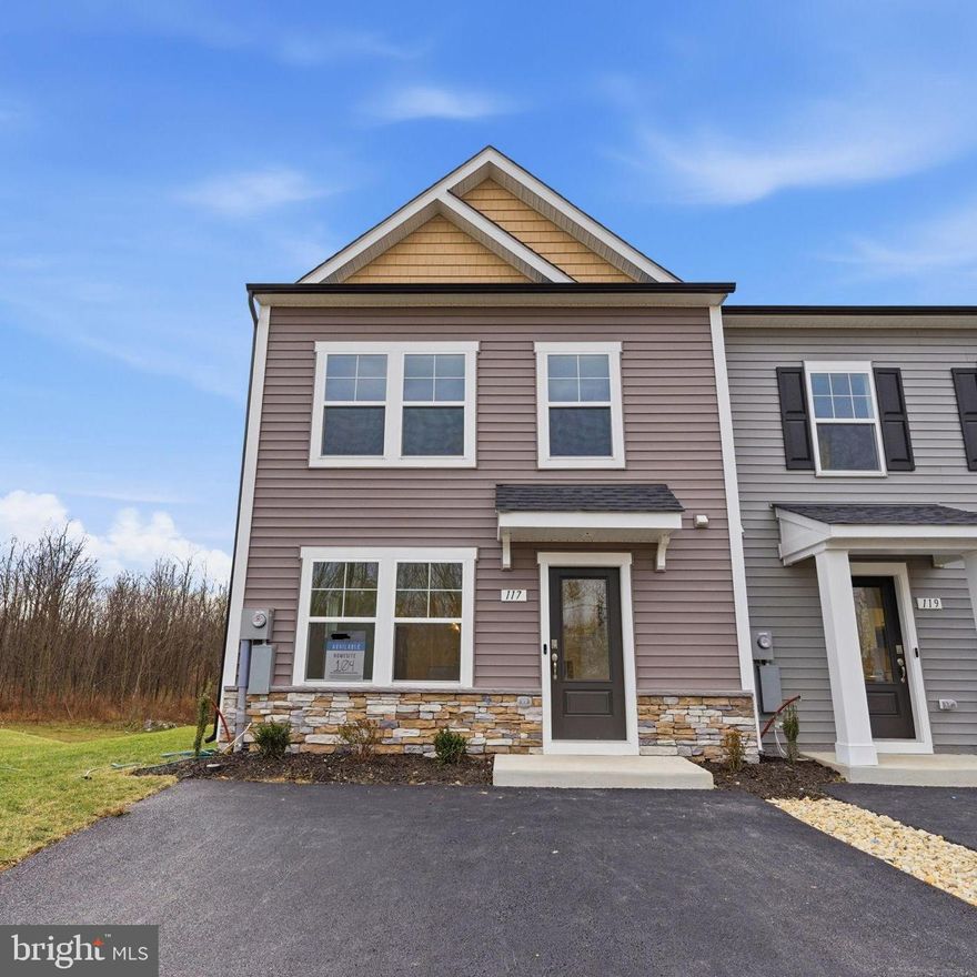 *OFFERING UP TO $15K IN CLOSING  COST ASSISTANCE FOR PRIMARY RESIDENCE WITH USE OF APPROVED LENDER AND TITLE.*
MOVE-IN READY! Step into this inviting end unit 2-level townhome featuring 3 bedrooms, 2.5 bathrooms, and a spacious, thoughtfully designed layout. The main level offers an open-concept living area filled with natural light, a modern kitchen with white cabinets, quartz countertops, stainless steel appliances, and a large center island, plus a cozy dining area that opens directly to the backyard. A convenient half bath and additional storage space complete the first floor. Upstairs, you’ll find all three bedrooms, including a generous primary suite with a walk-in closet and private ensuite bathroom. Two additional bedrooms share a full bath and offer plenty of space for family, guests, or a home office. Outside, enjoy a covered front entry and the bonus of an oversized paved driveway that fits up to 4 vehicles.