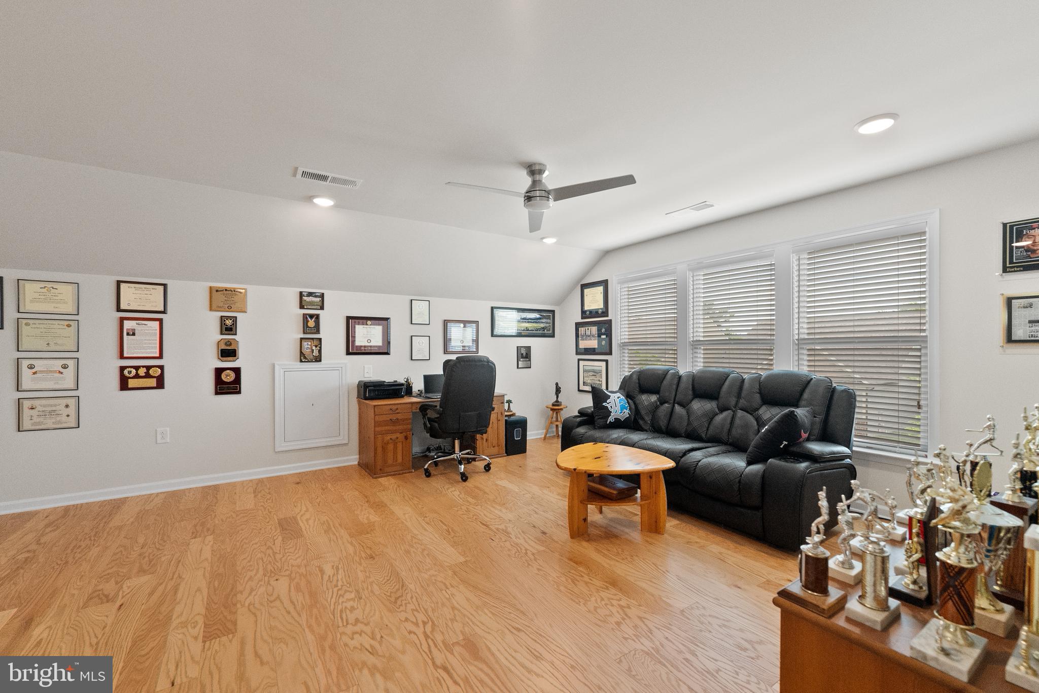 MONTEBELLO - Residential