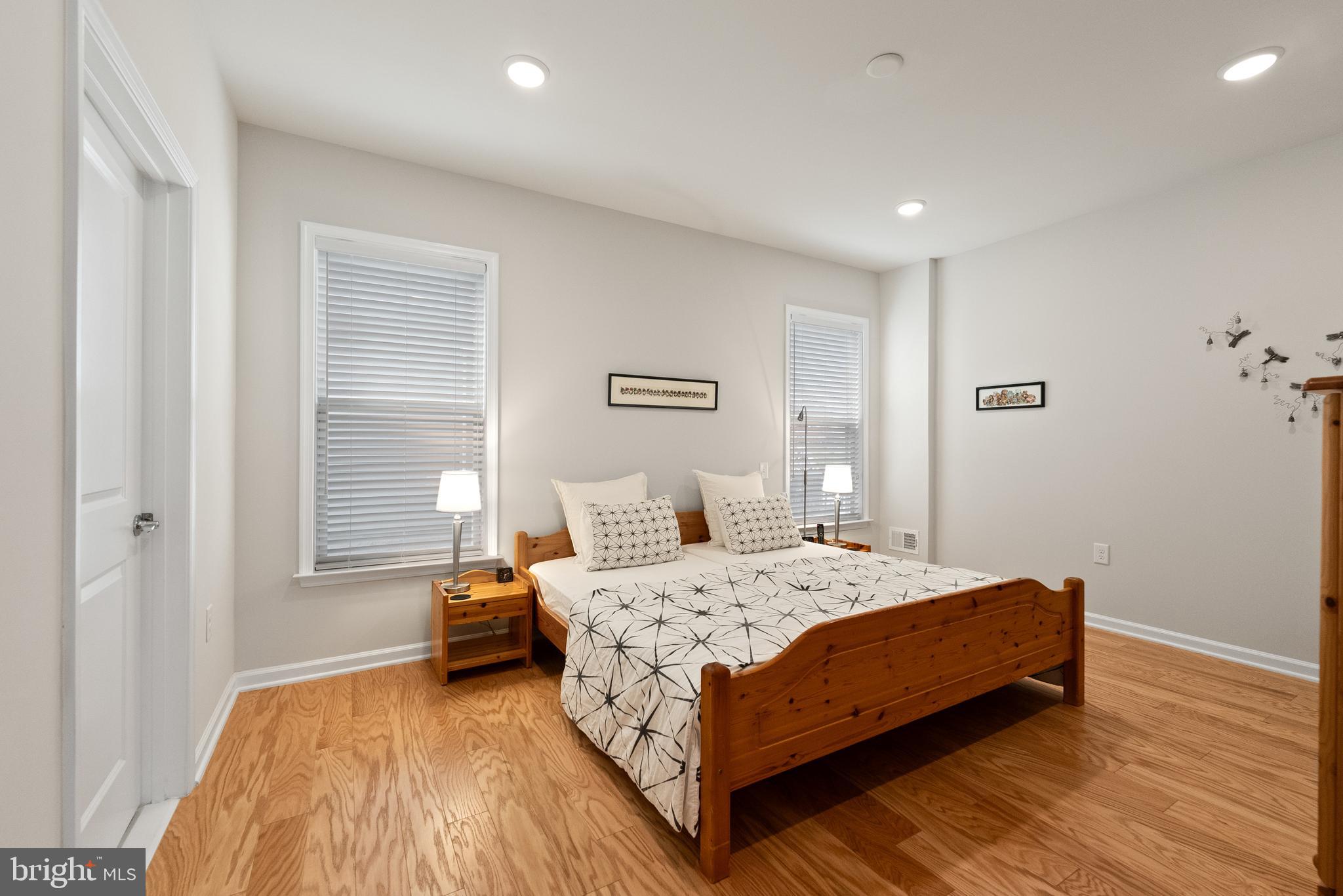 MONTEBELLO - Residential