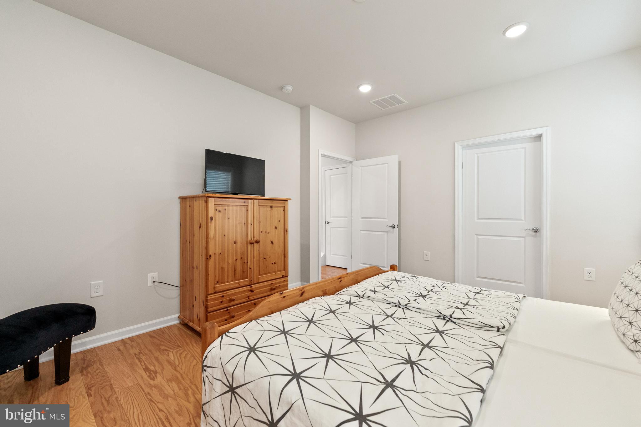 MONTEBELLO - Residential
