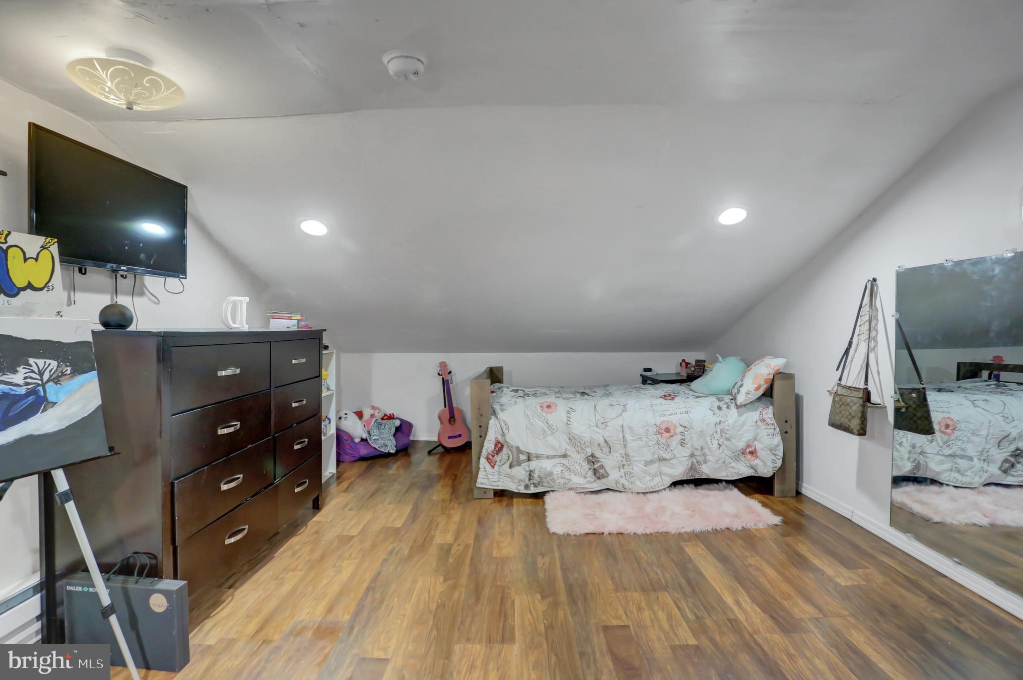 SUNNYSIDE - Residential