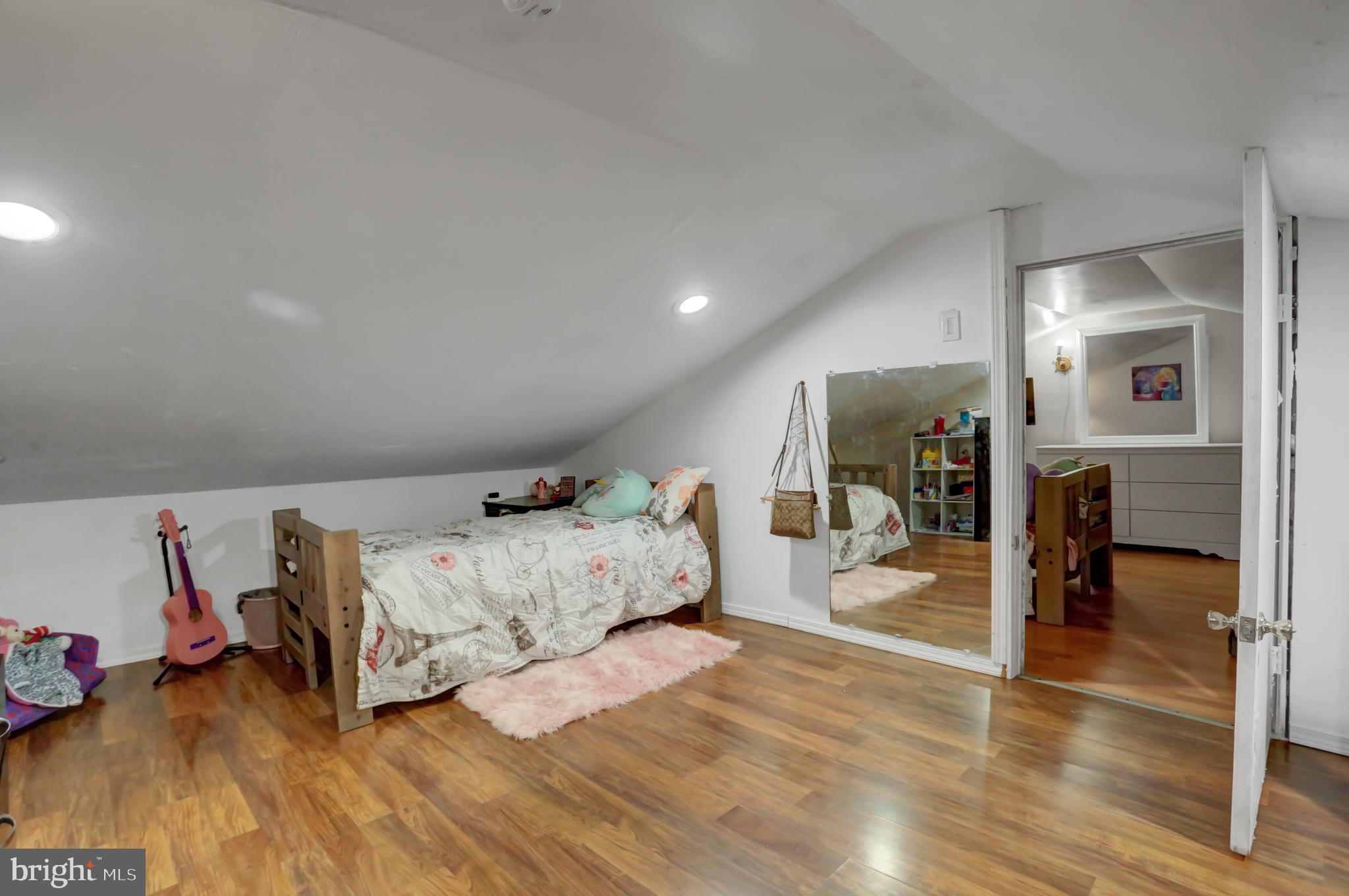 SUNNYSIDE - Residential