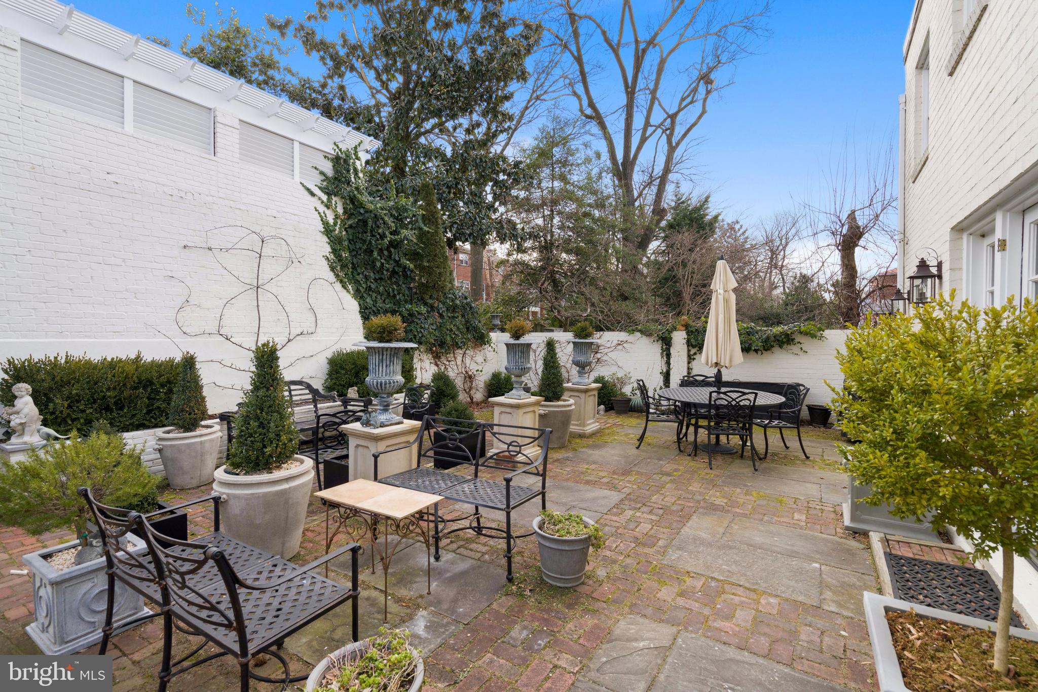 YATES GARDENS - Residential