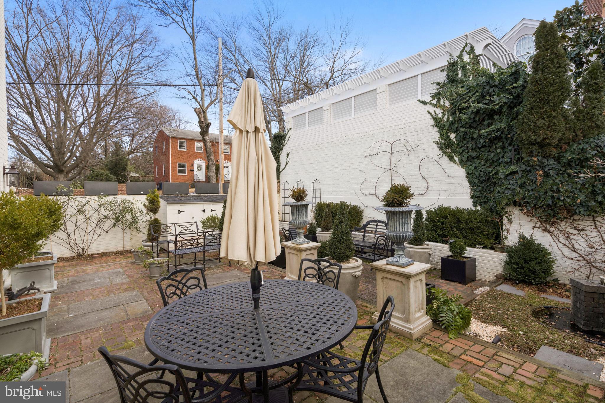 YATES GARDENS - Residential