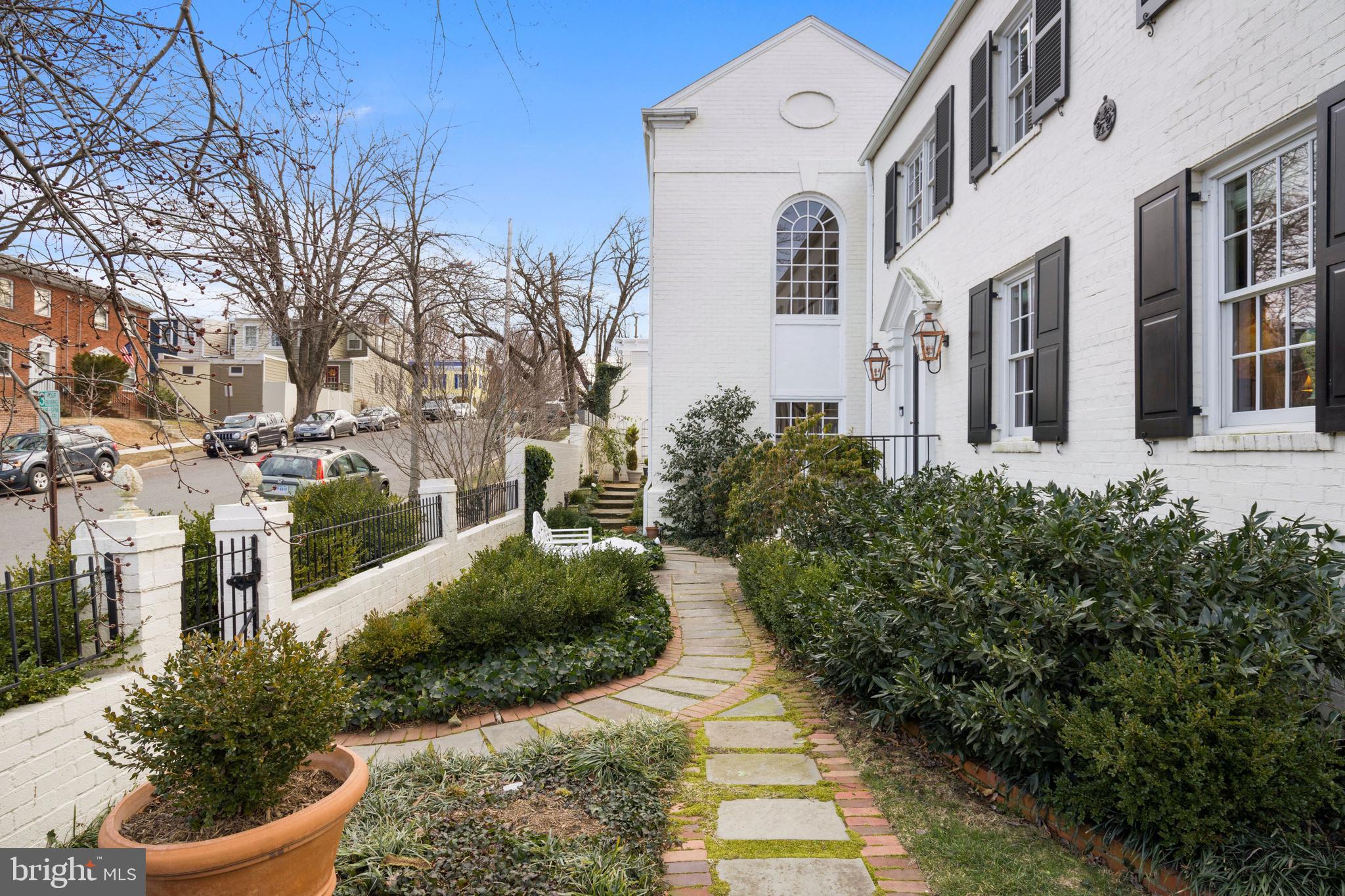 YATES GARDENS - Residential