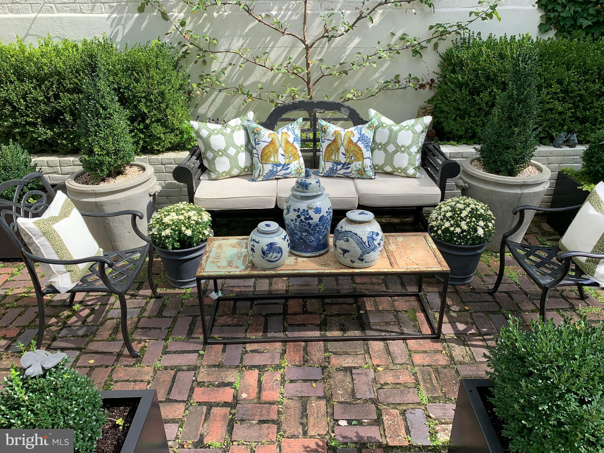 YATES GARDENS - Residential