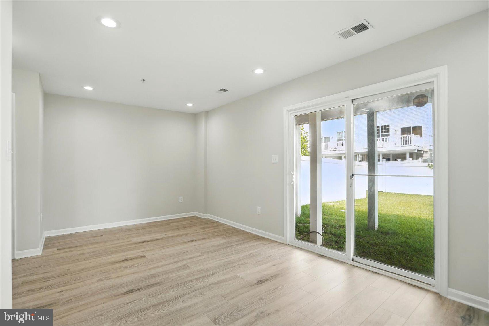 ADMIRALS LANDING - Residential