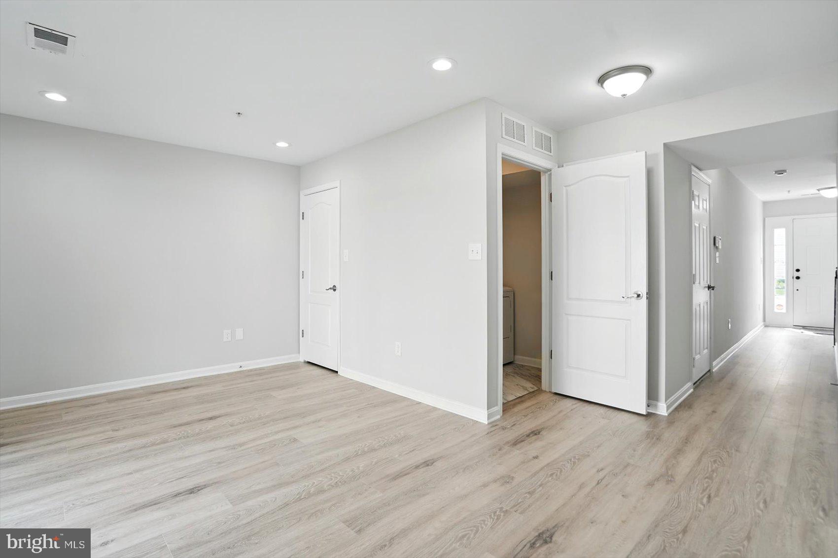 ADMIRALS LANDING - Residential