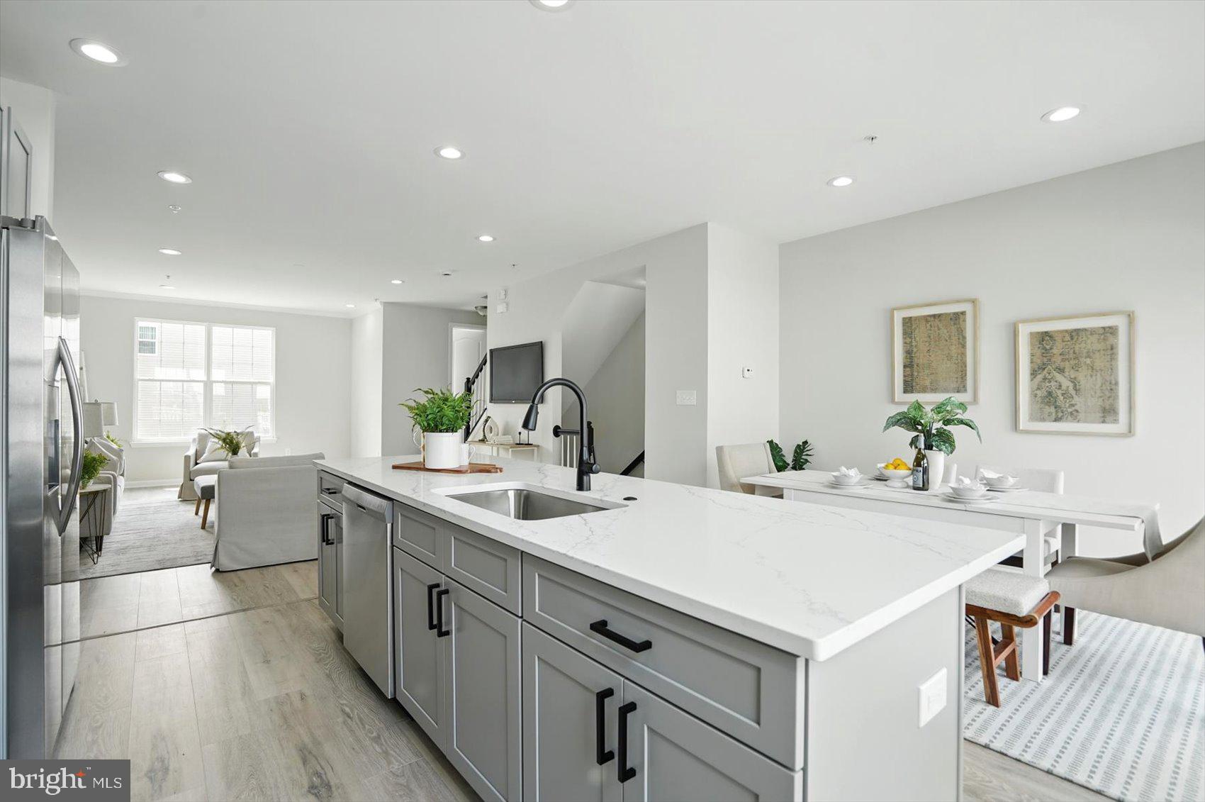 ADMIRALS LANDING - Residential