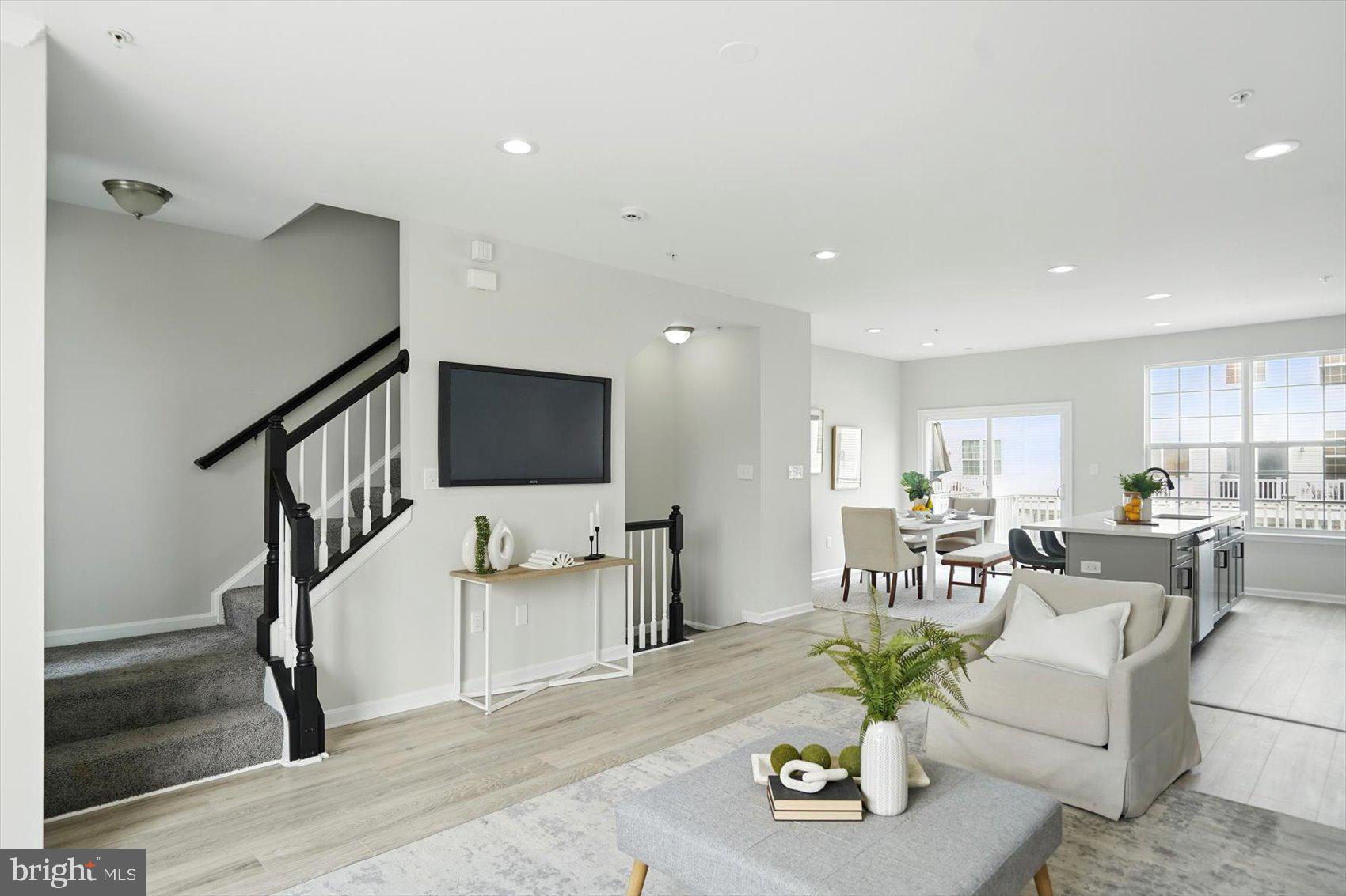 ADMIRALS LANDING - Residential