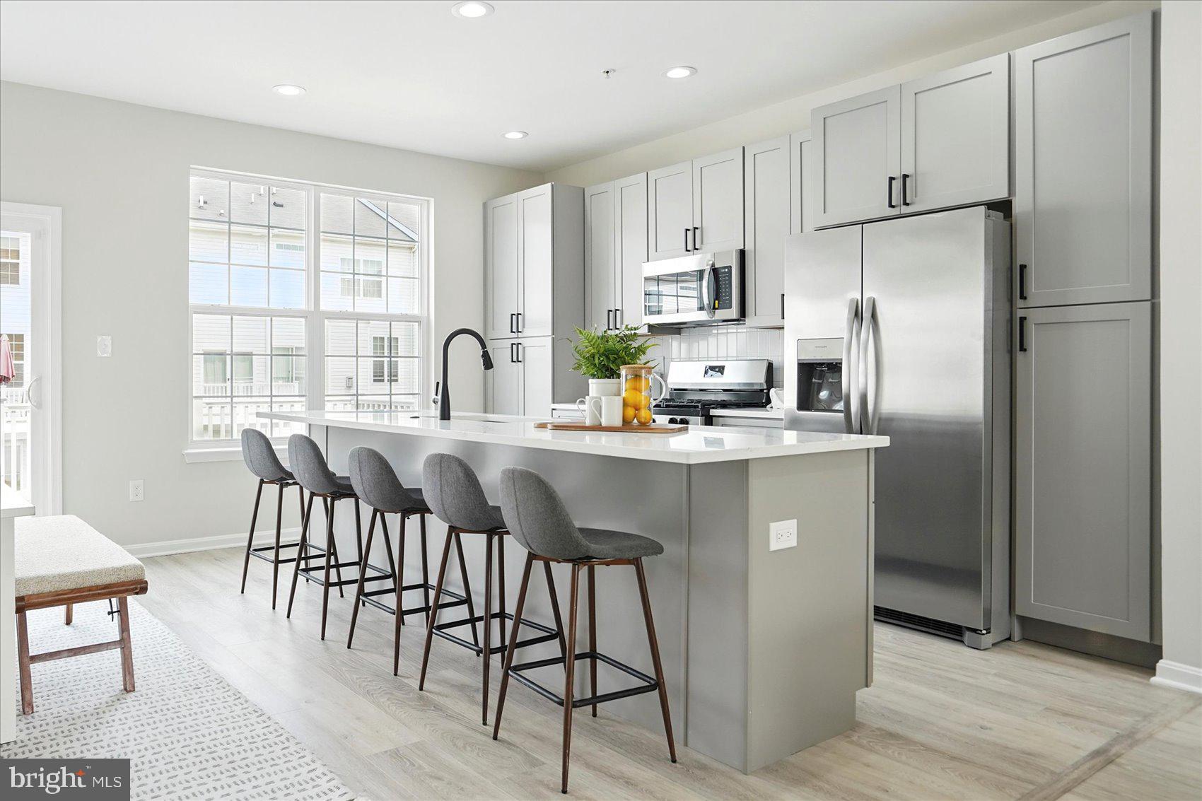 ADMIRALS LANDING - Residential