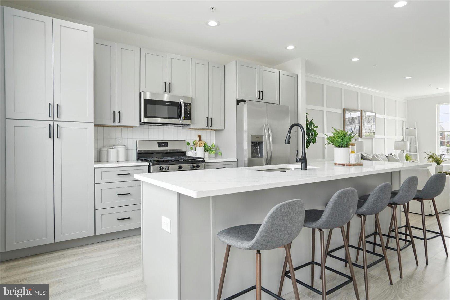 ADMIRALS LANDING - Residential