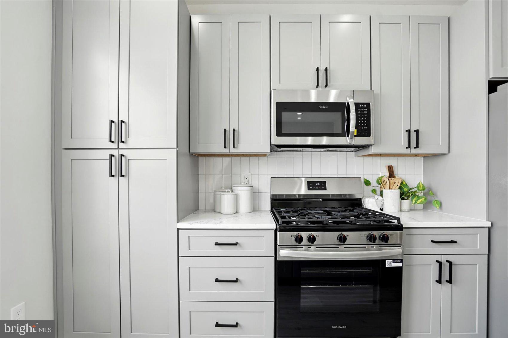 ADMIRALS LANDING - Residential