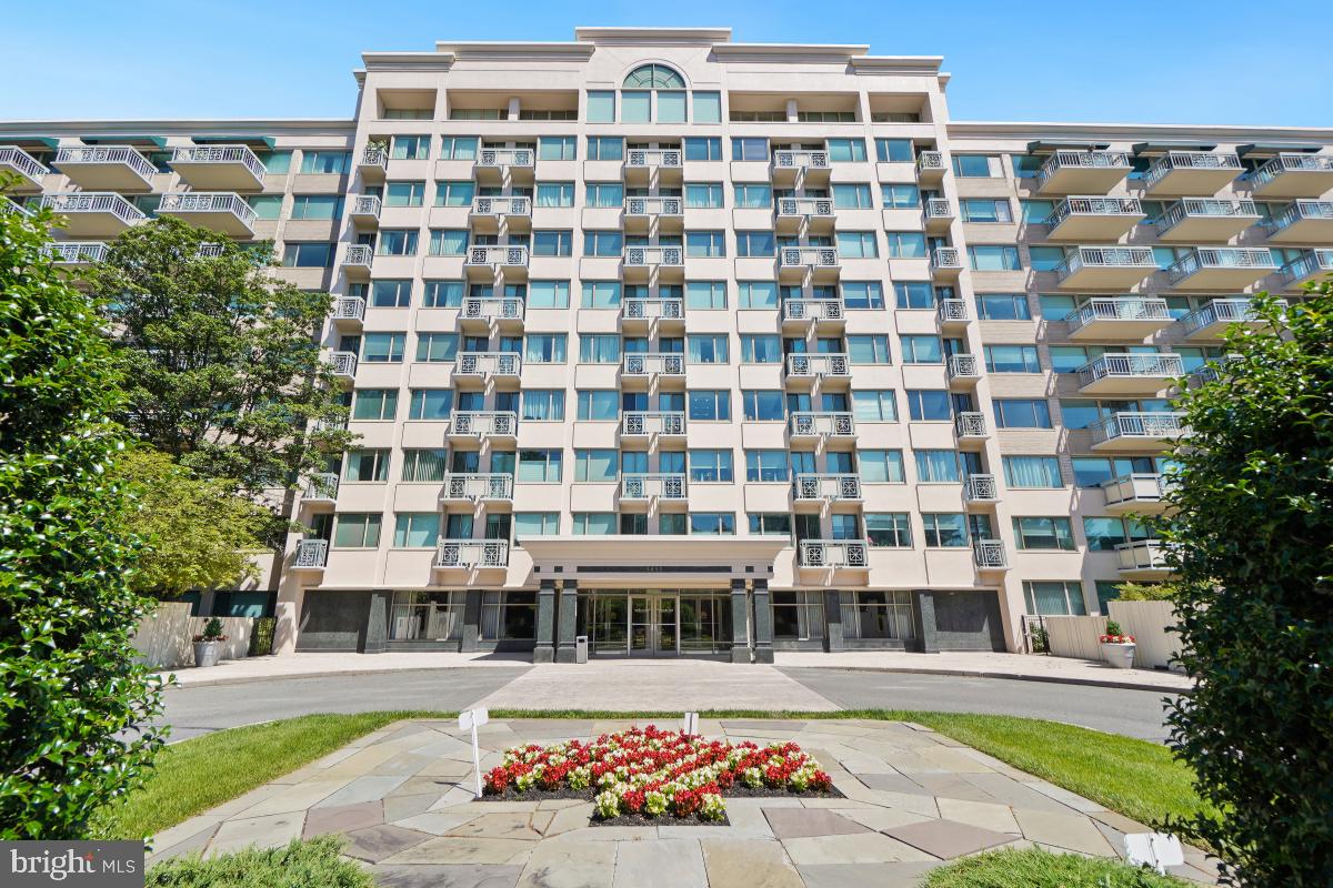 WHITLEY PARK CONDOMINIUM - Residential