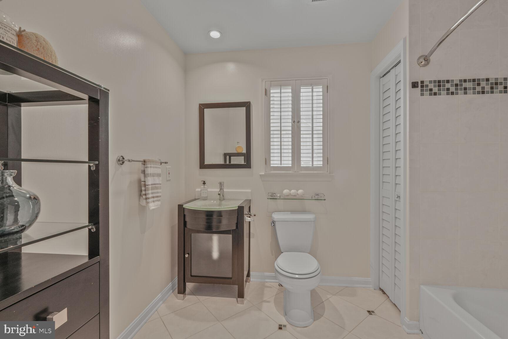 MCLEAN MEADOWS - Residential