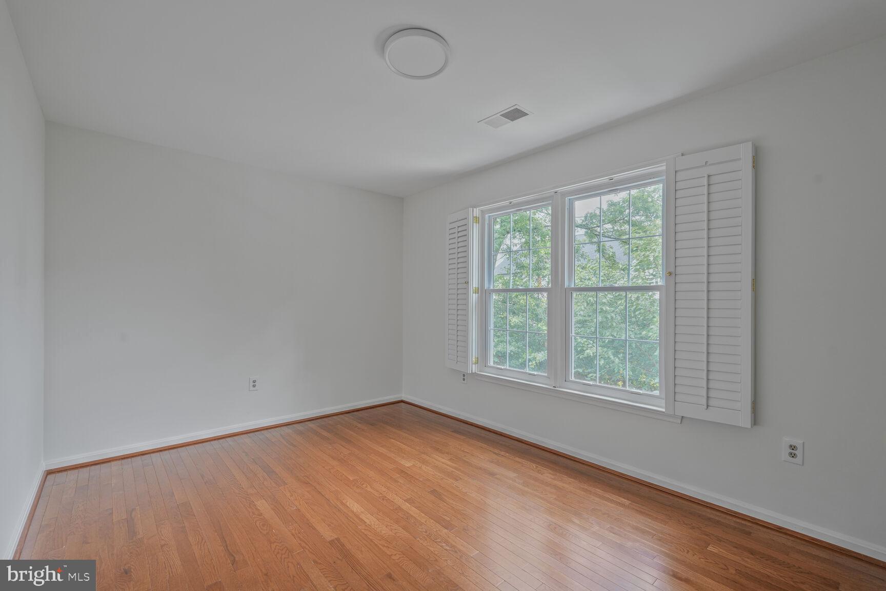 MCLEAN MEADOWS - Residential