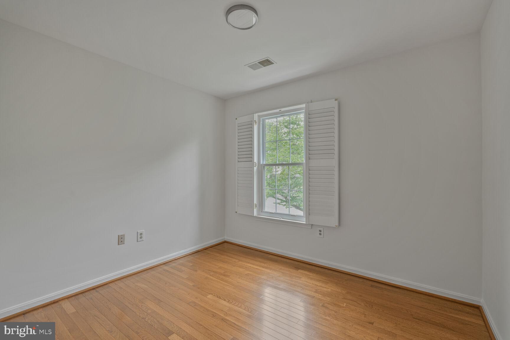 MCLEAN MEADOWS - Residential