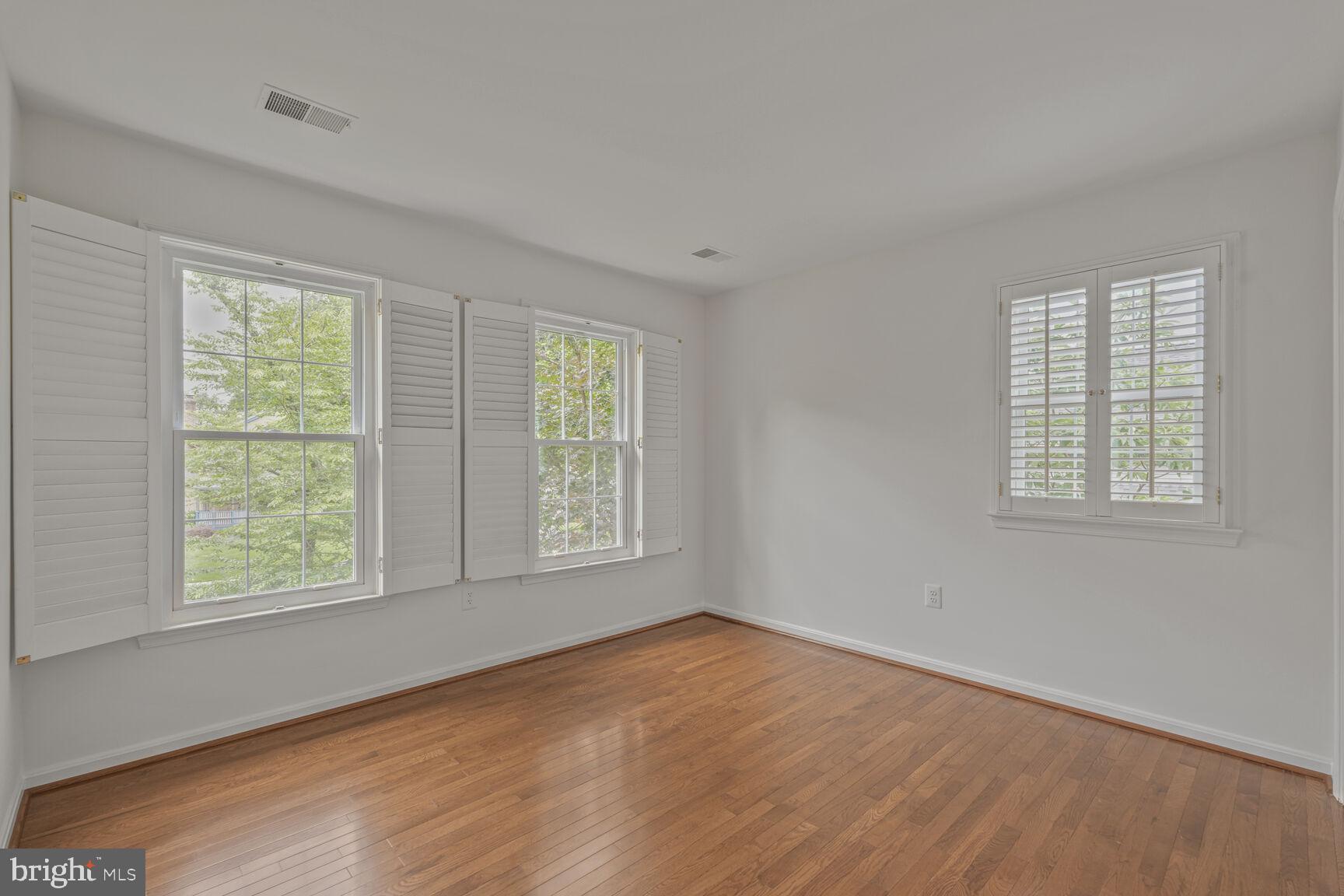 MCLEAN MEADOWS - Residential