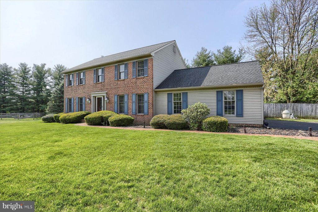 Photo of 22 DRAPER CIR, LITITZ, PA 17543 (MLS # PALA2035284)