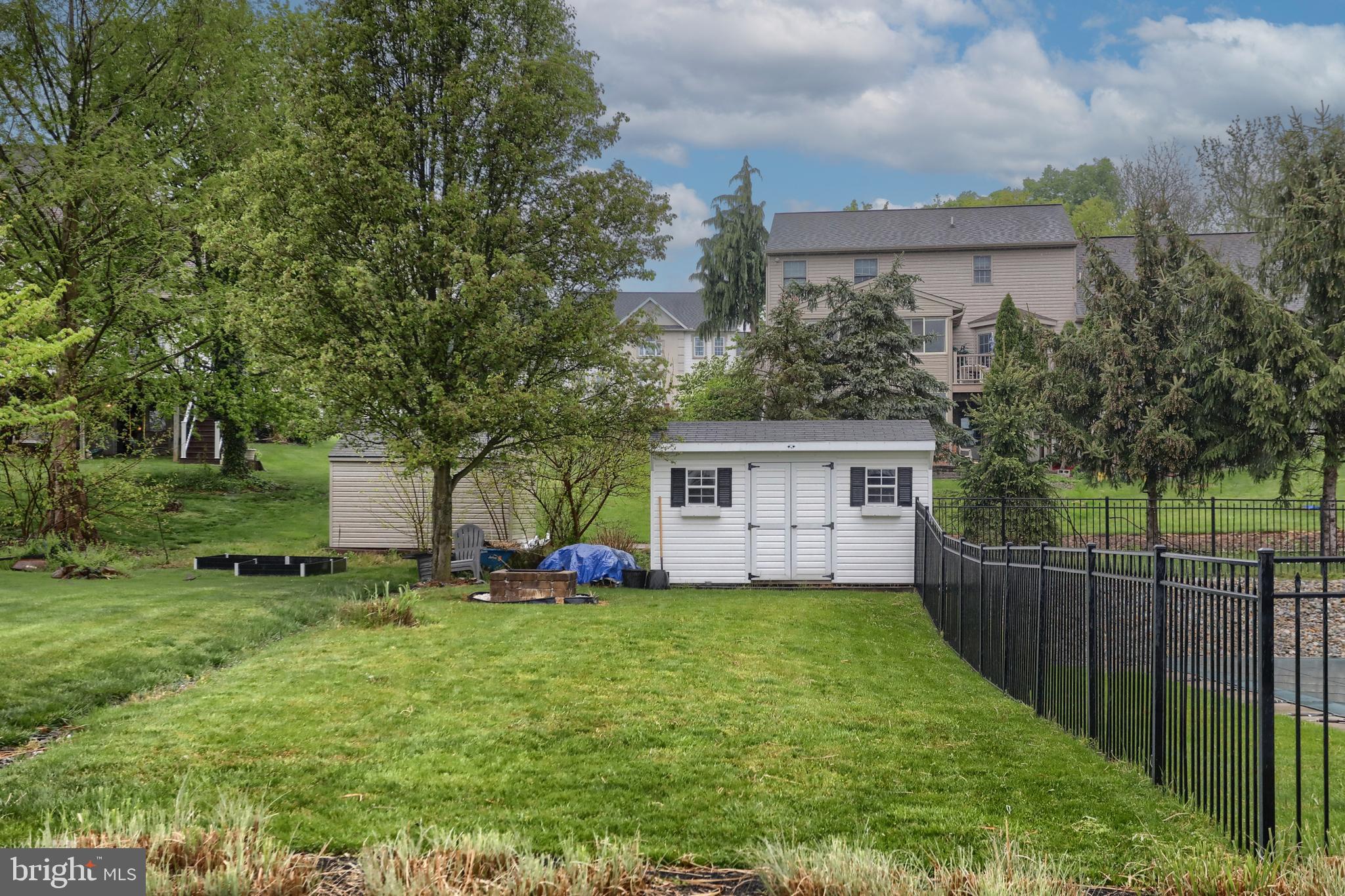 VICTORIAS POND - Residential