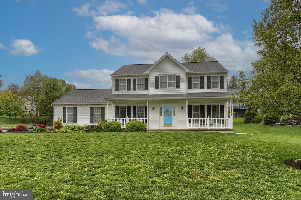 Photo of 30 BULLRUSH LNDG, ELIZABETHTOWN, PA 17022 (MLS # PALA2034172)