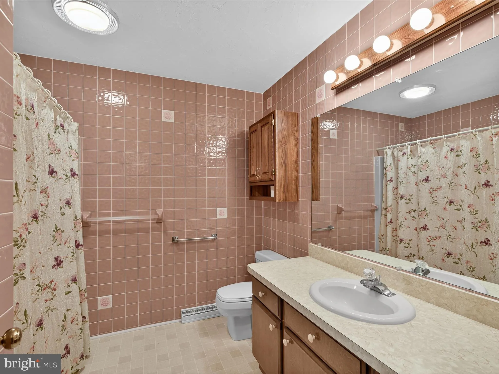 York, Pennsylvania 17408, United States, 3 Bedrooms Bedrooms, ,2 BathroomsBathrooms,Residential,Pending,191722