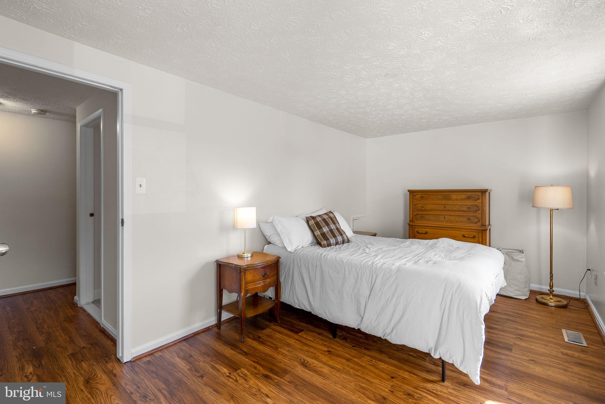 OAK POND - Residential