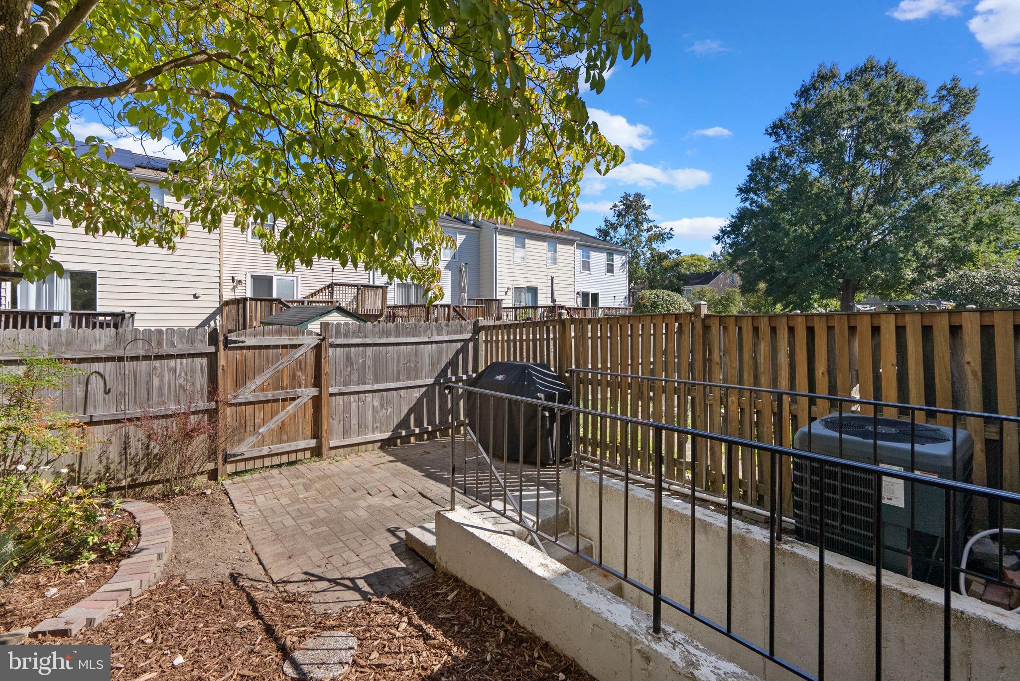 OAK POND - Residential