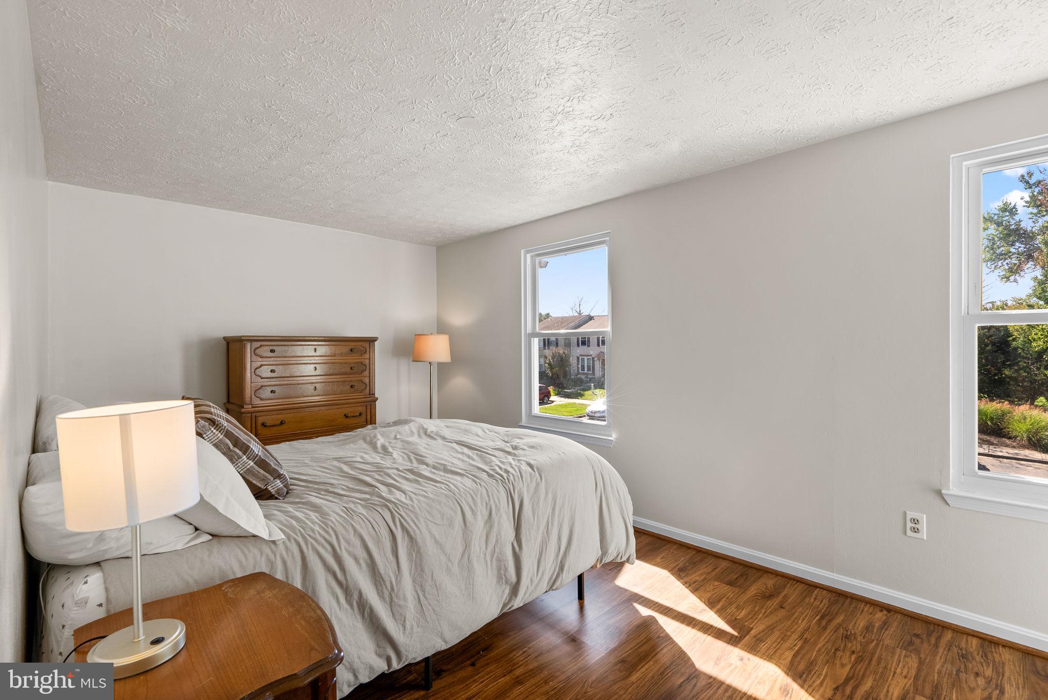 OAK POND - Residential