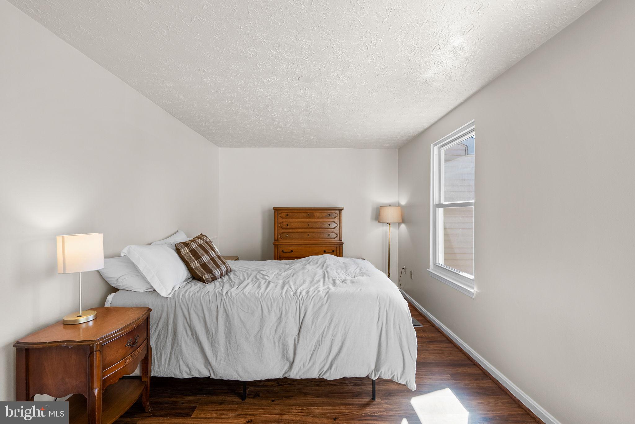 OAK POND - Residential