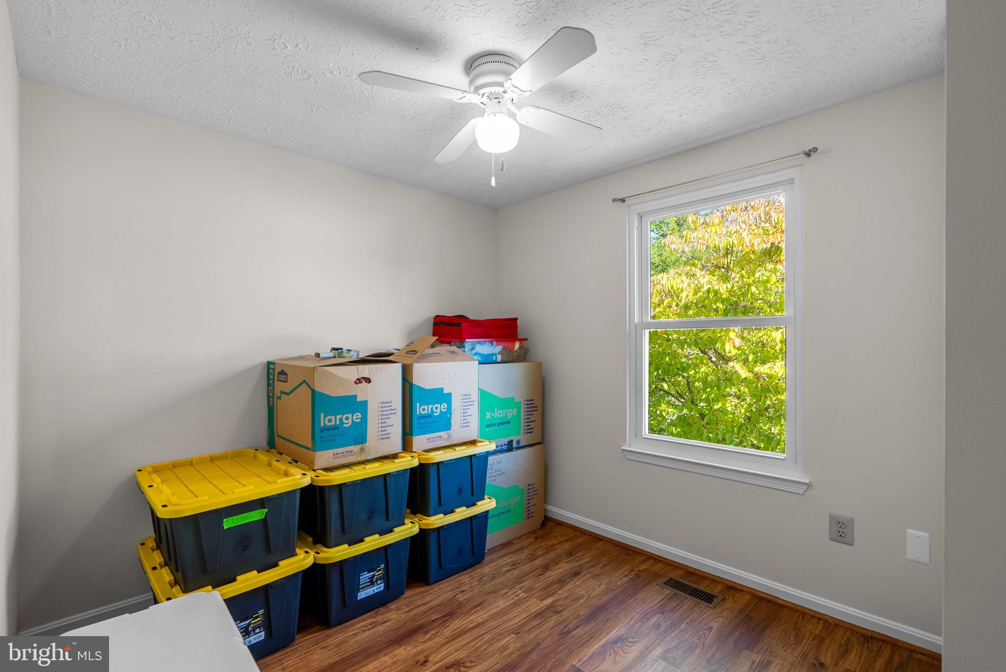 OAK POND - Residential