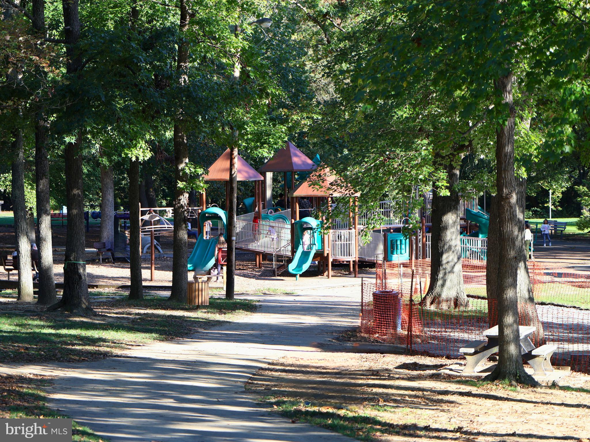 OAK POND - Residential