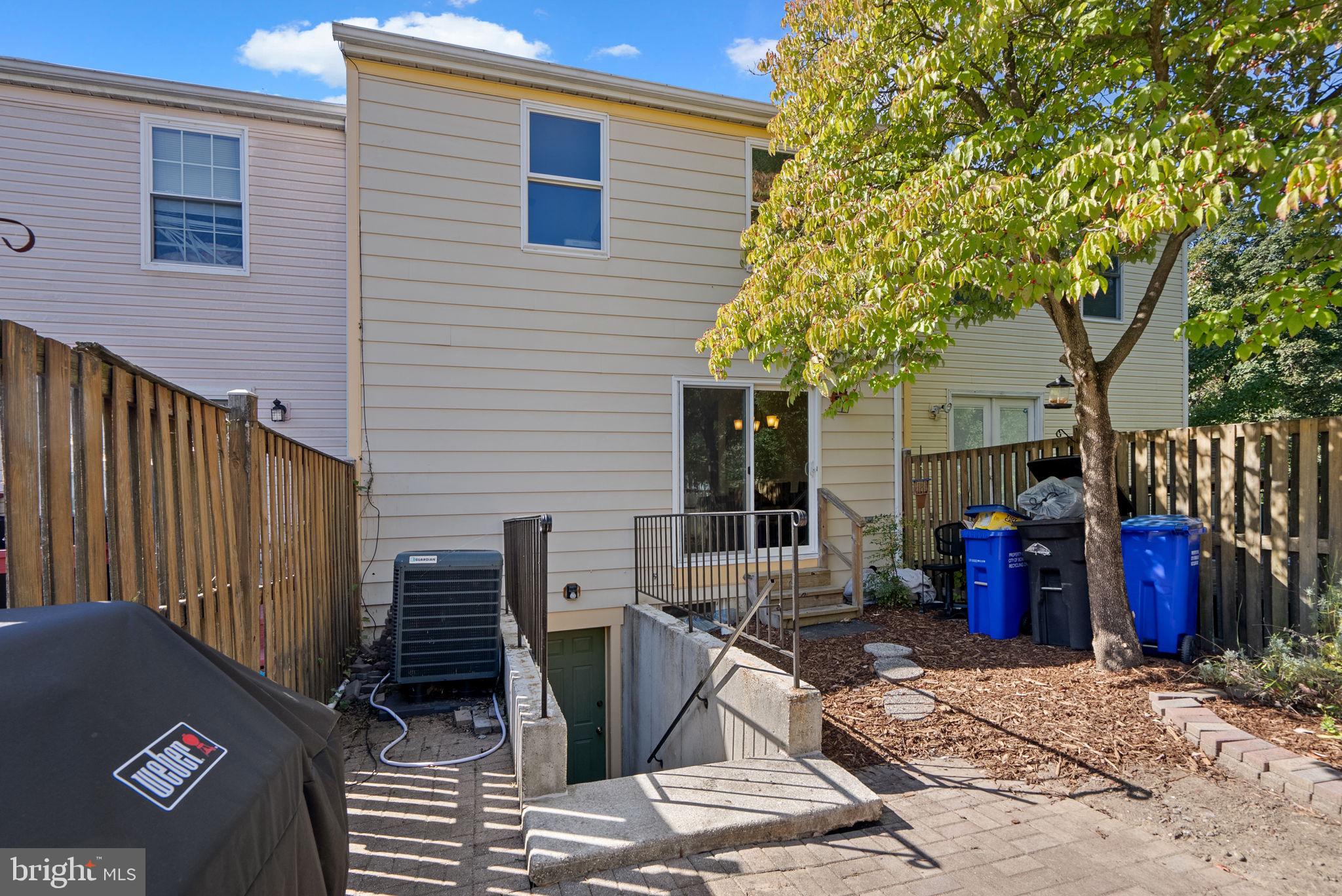 OAK POND - Residential