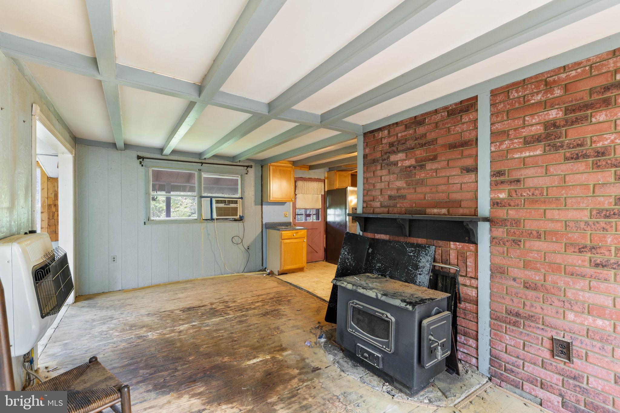 132 WHITE PINES