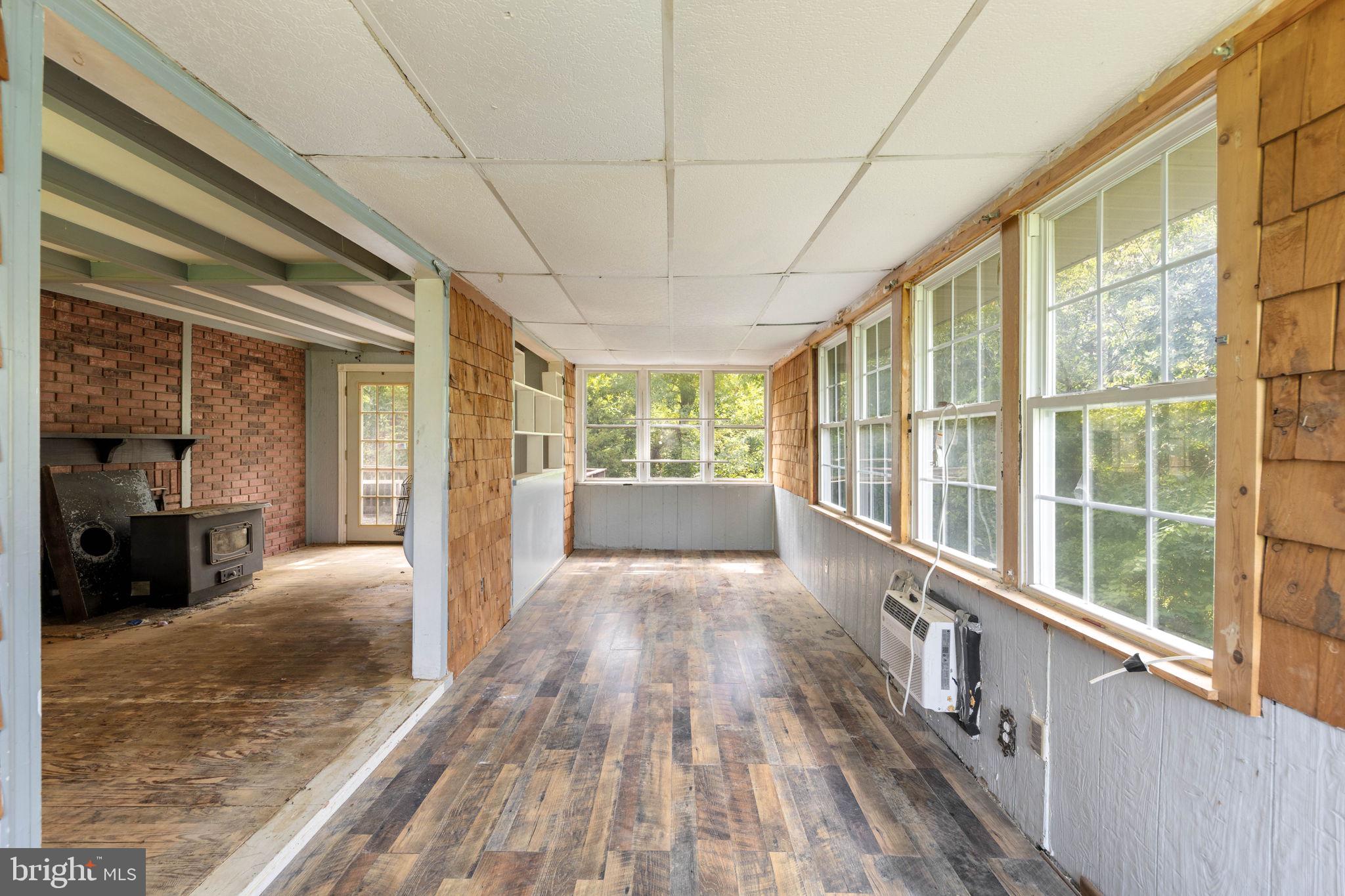 132 WHITE PINES