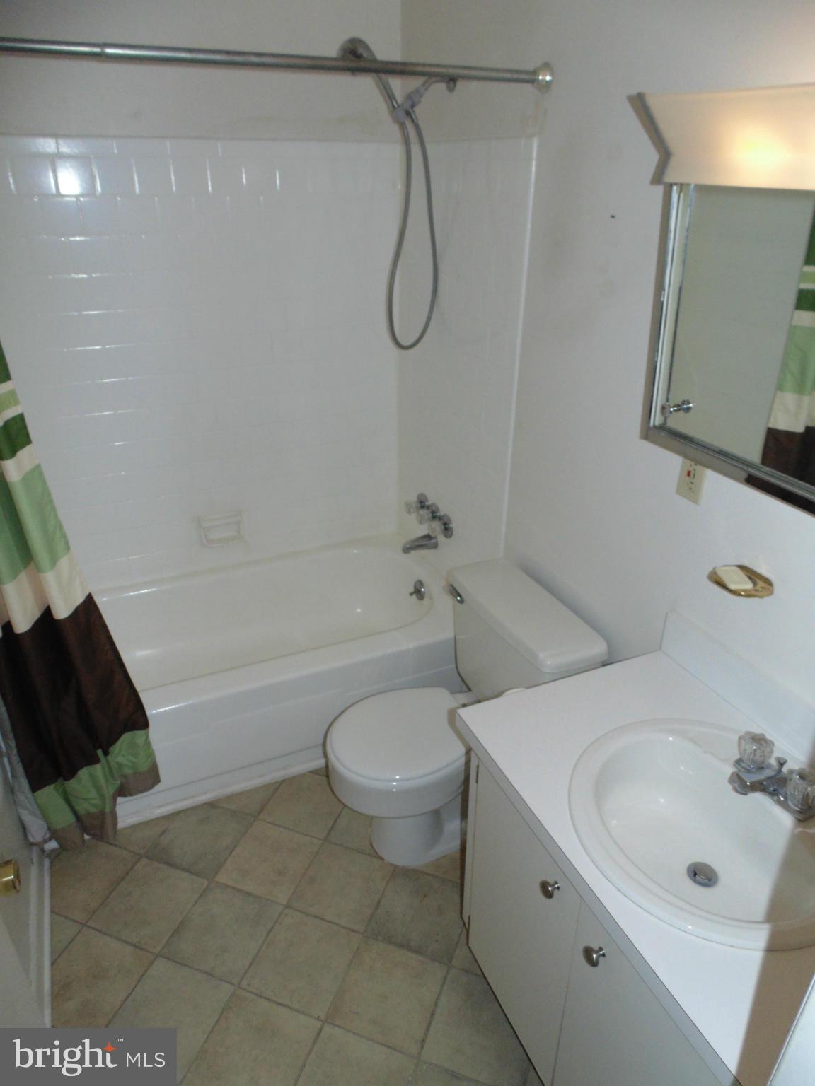 SUSSEX SQUARE CONDO - Residential Lease