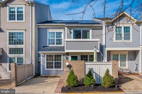 Townhouse For Sale - 8724 Drexel Hill Place<br/> MONTGOMERY VILLAGE, MD 20886