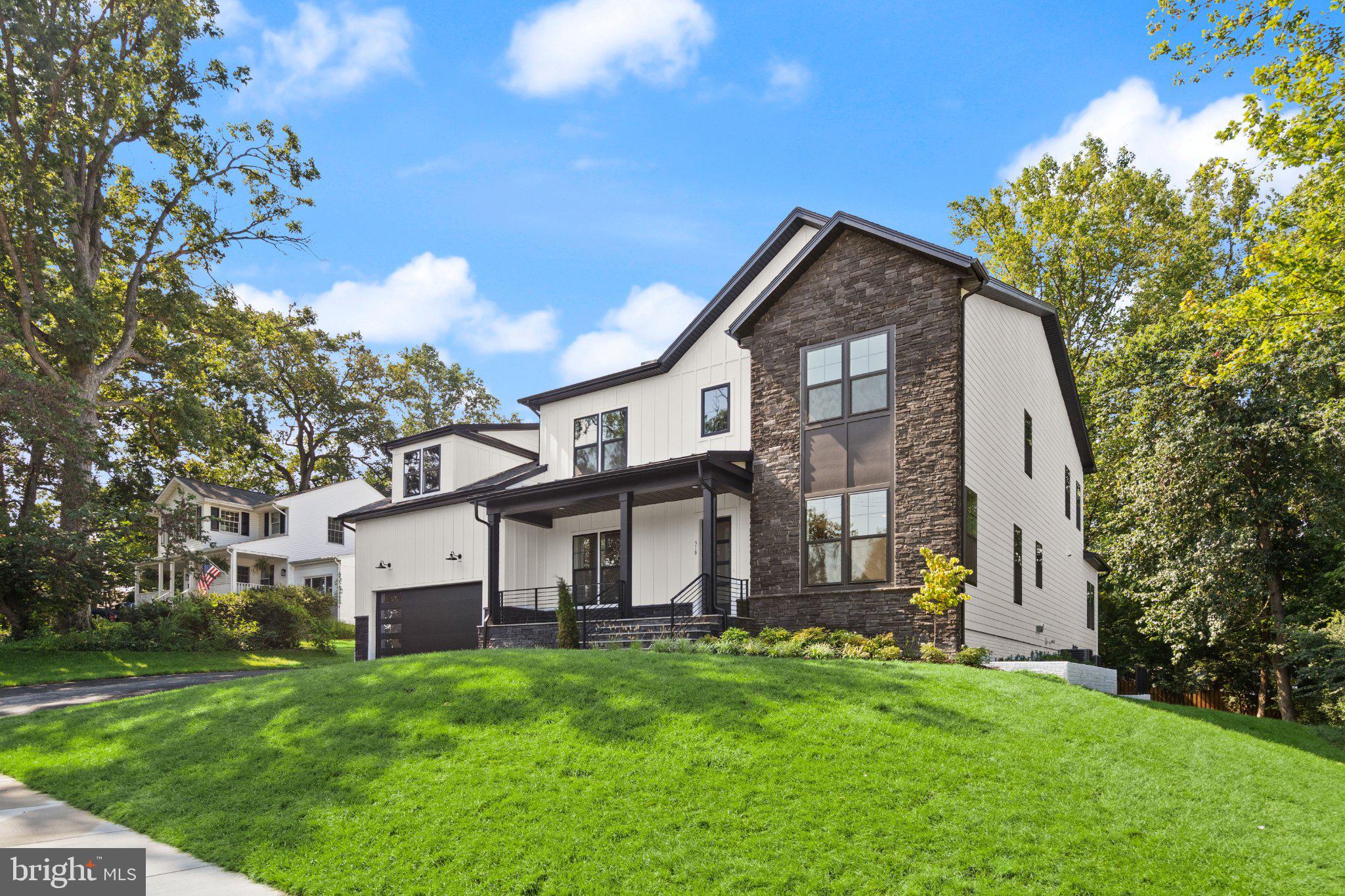 318 CENTER STREET N