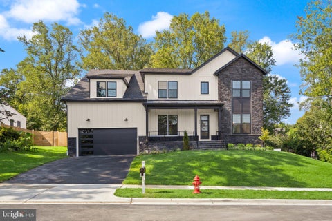 Photo of 318 Center Street N, VIENNA, VA 22180 (MLS # VAFX2335050)