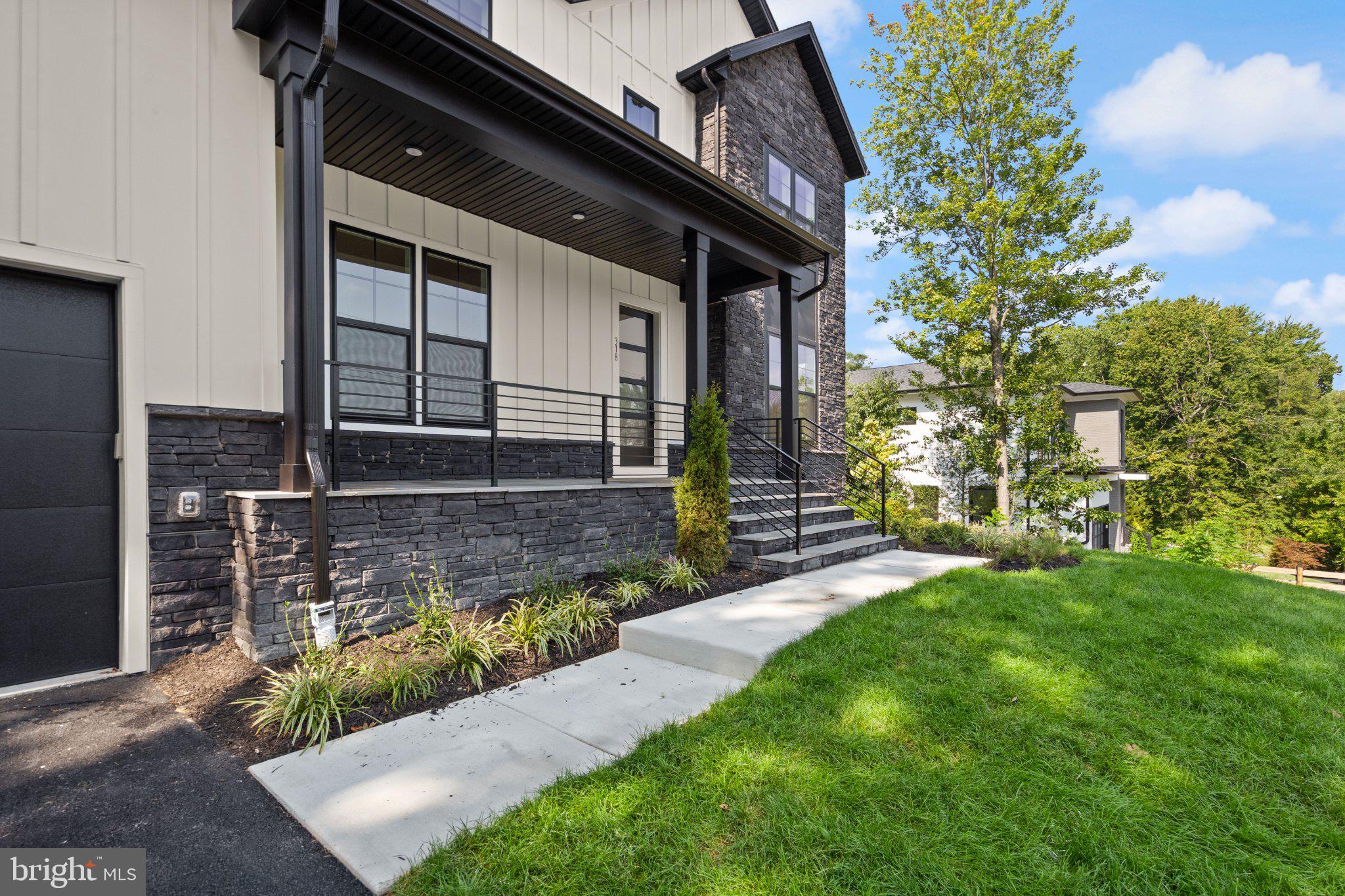 318 CENTER STREET N