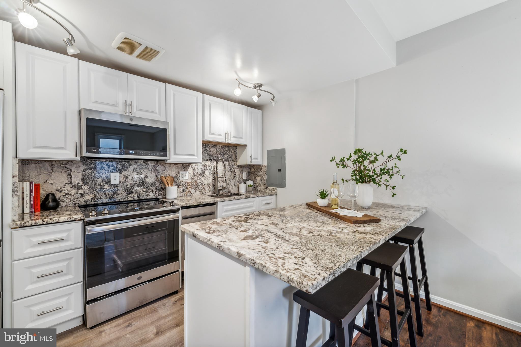 1421 COLUMBIA ROAD NW 303