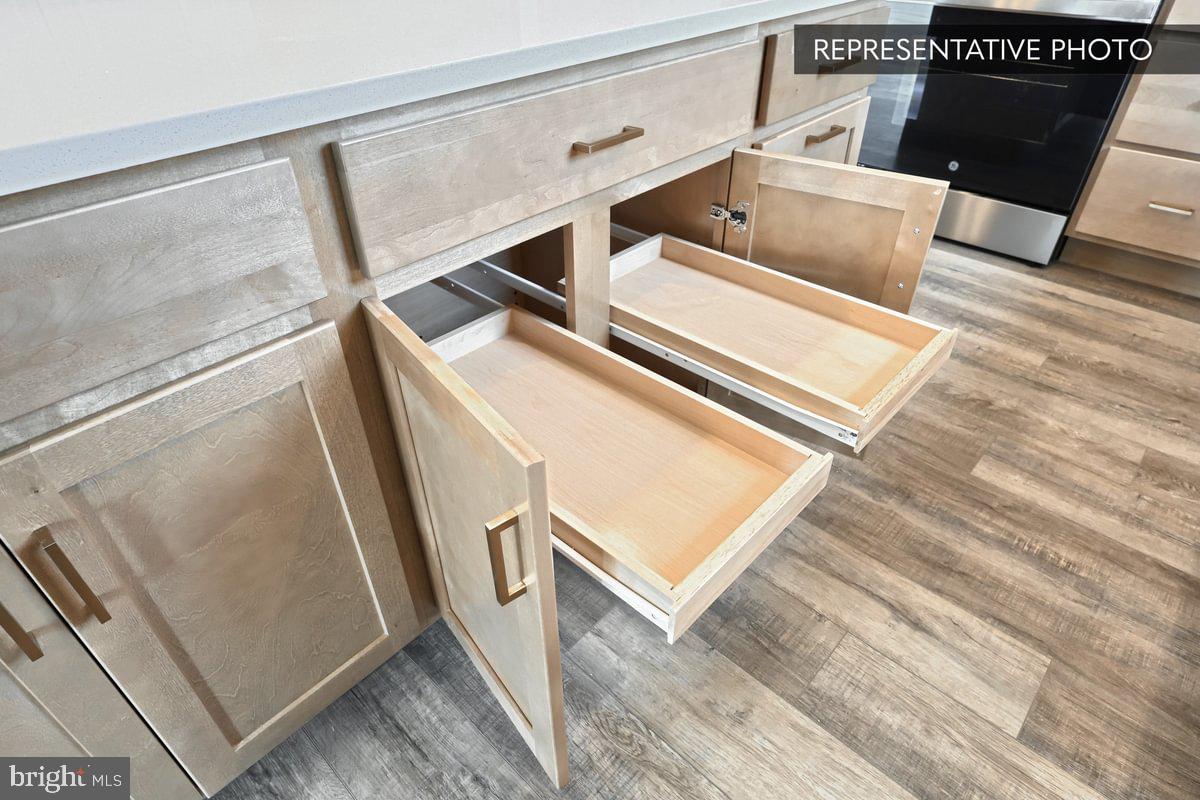 HICKORY POINTE - Residential