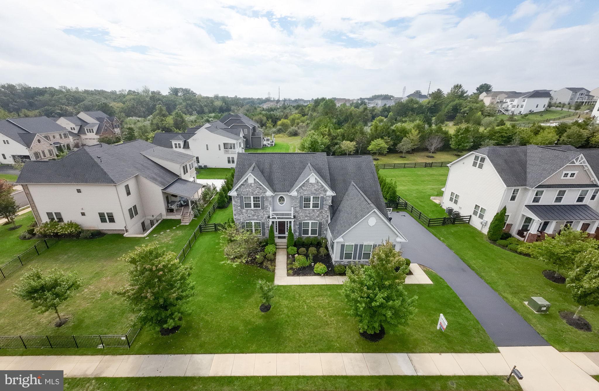 DAWSON'S CORNER - Residential