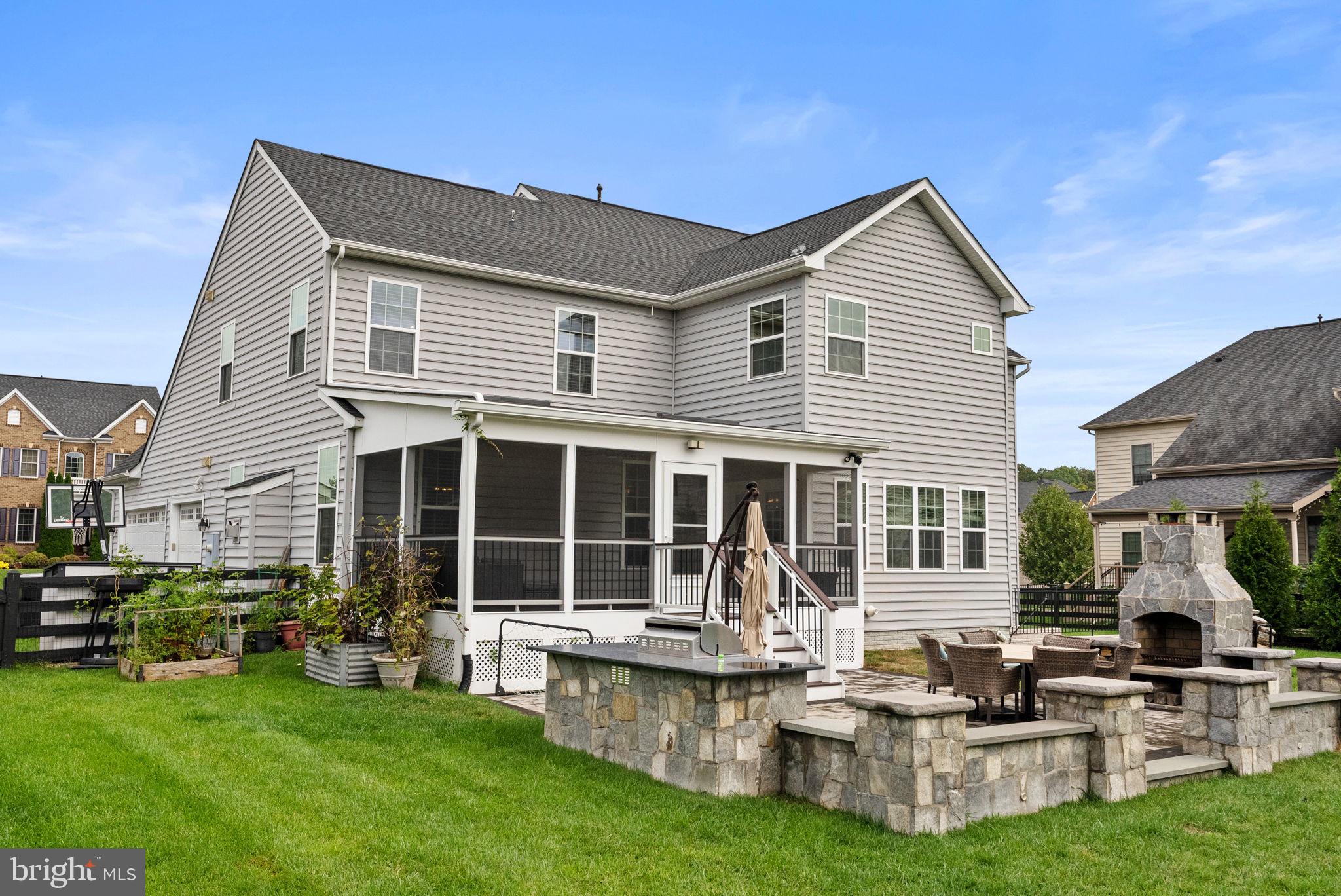 DAWSON'S CORNER - Residential