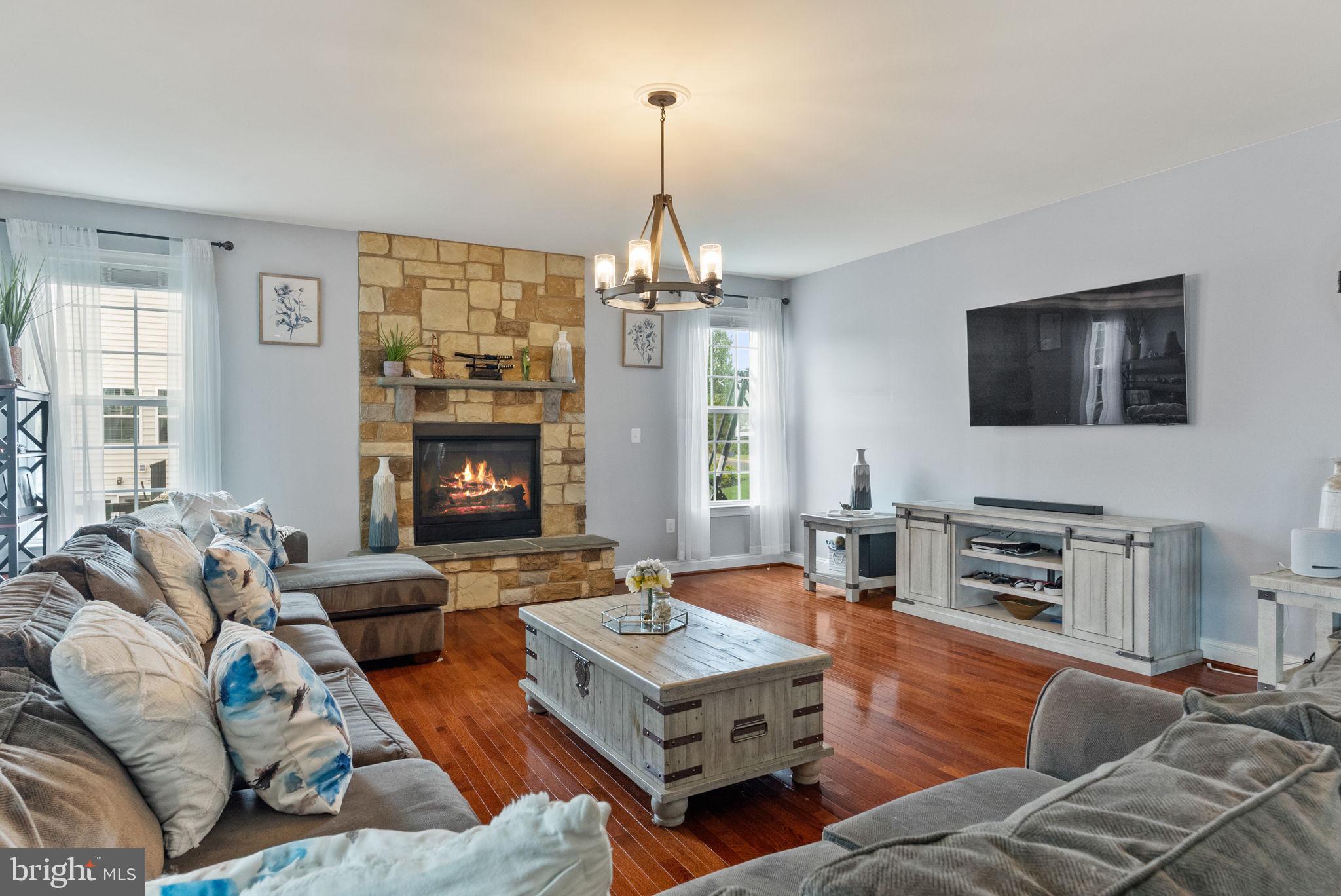 DAWSON'S CORNER - Residential