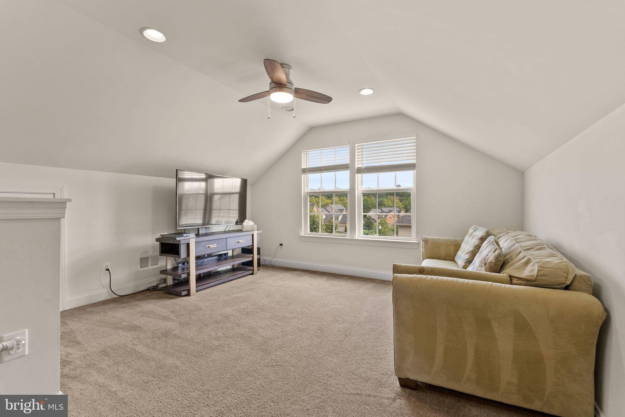 DAWSON'S CORNER - Residential